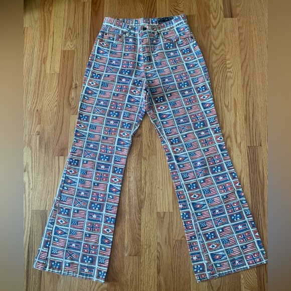 RARE VINTAGE USA/AMERICA “NOT GUILTY” BRAND FADED FLAGS HIPPIE DENIM - Picture 1 of 8